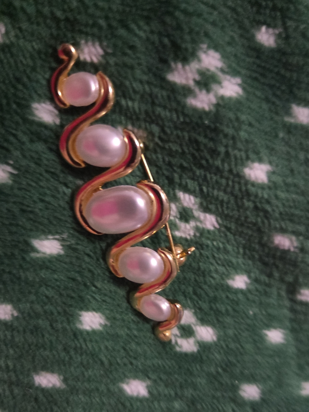 Gold-Tone Pearl Wave Brooch with Pink Accents